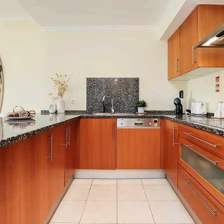 Charming Flat 10 Min Walk To Beach אלבופיירה