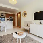 Charming Flat 10 Min Walk To Beach Apartment *
