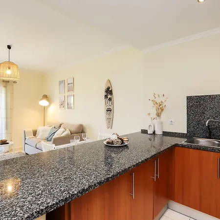 Apartamento Charming Flat 10 Min Walk To *