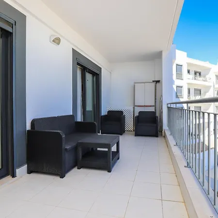 Apartamento Charming Flat 10 Min Walk To